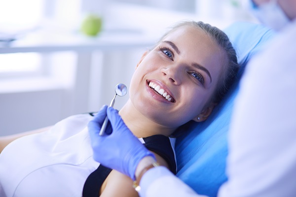 How A Family Dentist Uses Dental Bonding